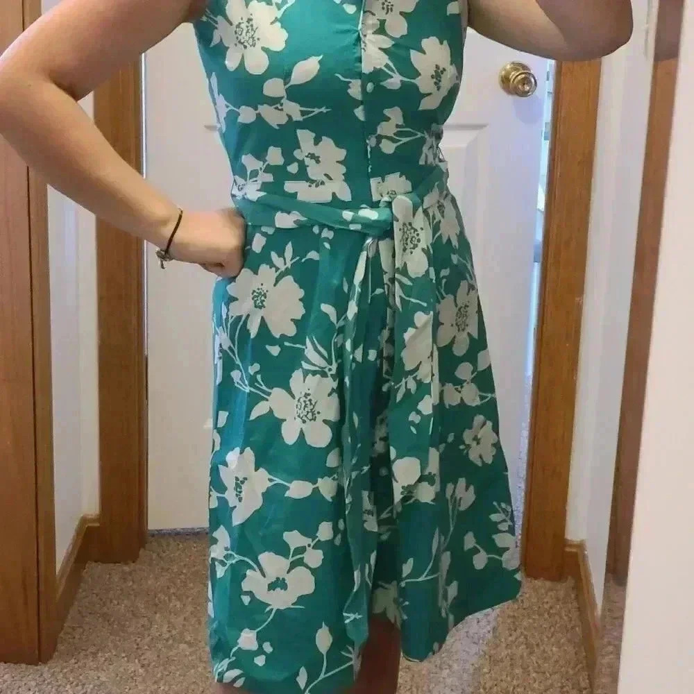 green button down dress - Picture 2 of 3